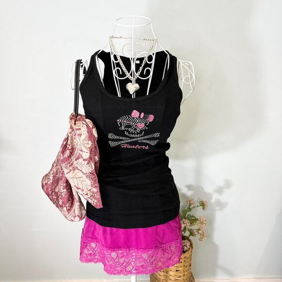Cute vintage y2k Hooters black & pink glitter skull logo tank top - Picture 1 of 6